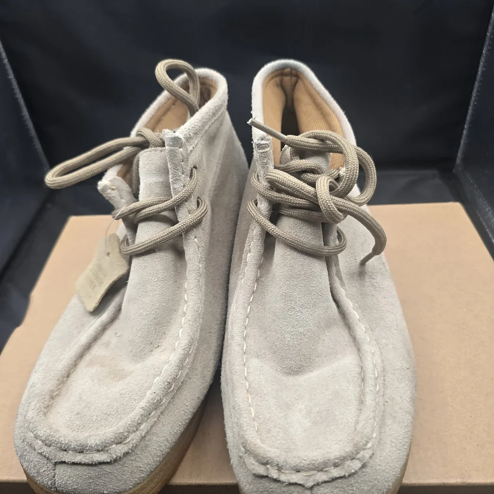 Chukka Boots in Soft Beige Suede‎